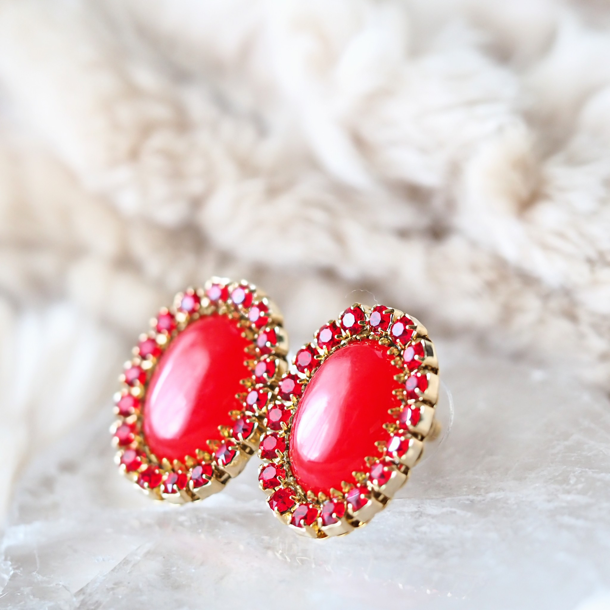 《レッドジェードとレッドクリスタルガラスの大粒ピアス》