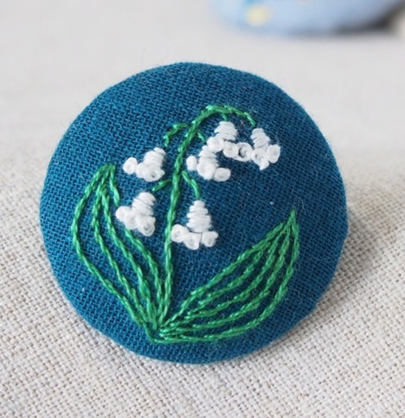 刺繍ブローチ（フォレストグリーン）すずらん 2枚目の画像