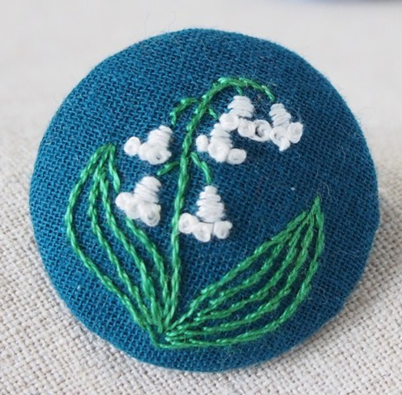 刺繍ブローチ（フォレストグリーン）すずらん 3枚目の画像