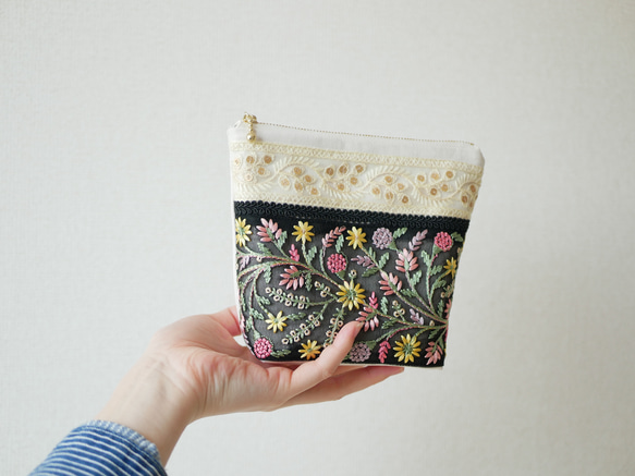❁人気No.1❁【No.21】インド刺繍リボンポーチ＊マチあり ポーチ Priya