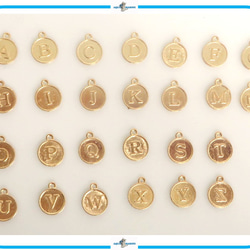 E259【K】アルファベット チャーム ゴールド メダル コイン 12mm ハンドメイド 材料 パーツ イニシャル 4枚目の画像
