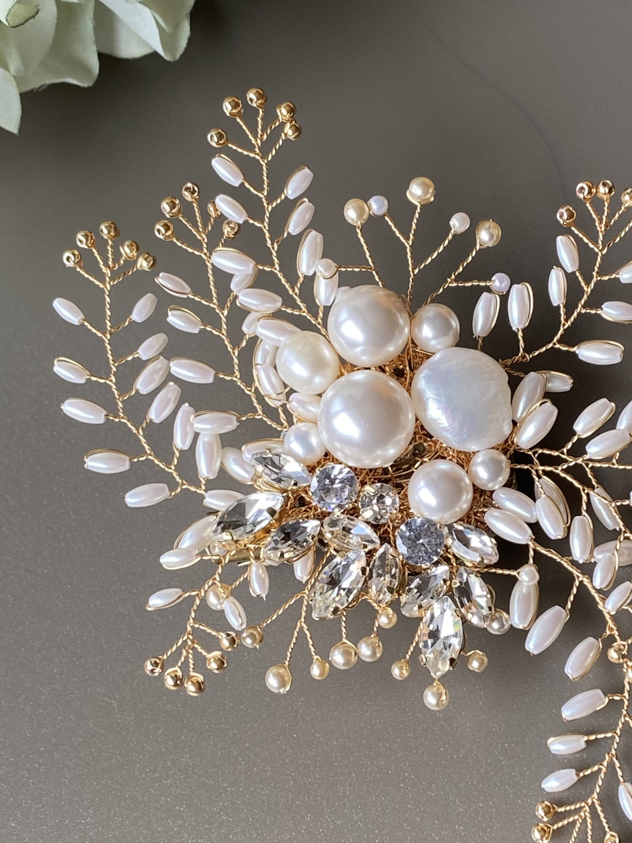 パールとビジューの華やか小枝コサージュ(L)ゴールド〈受注制作〉フォーマル、入学式、卒業式、結婚式、贈り物