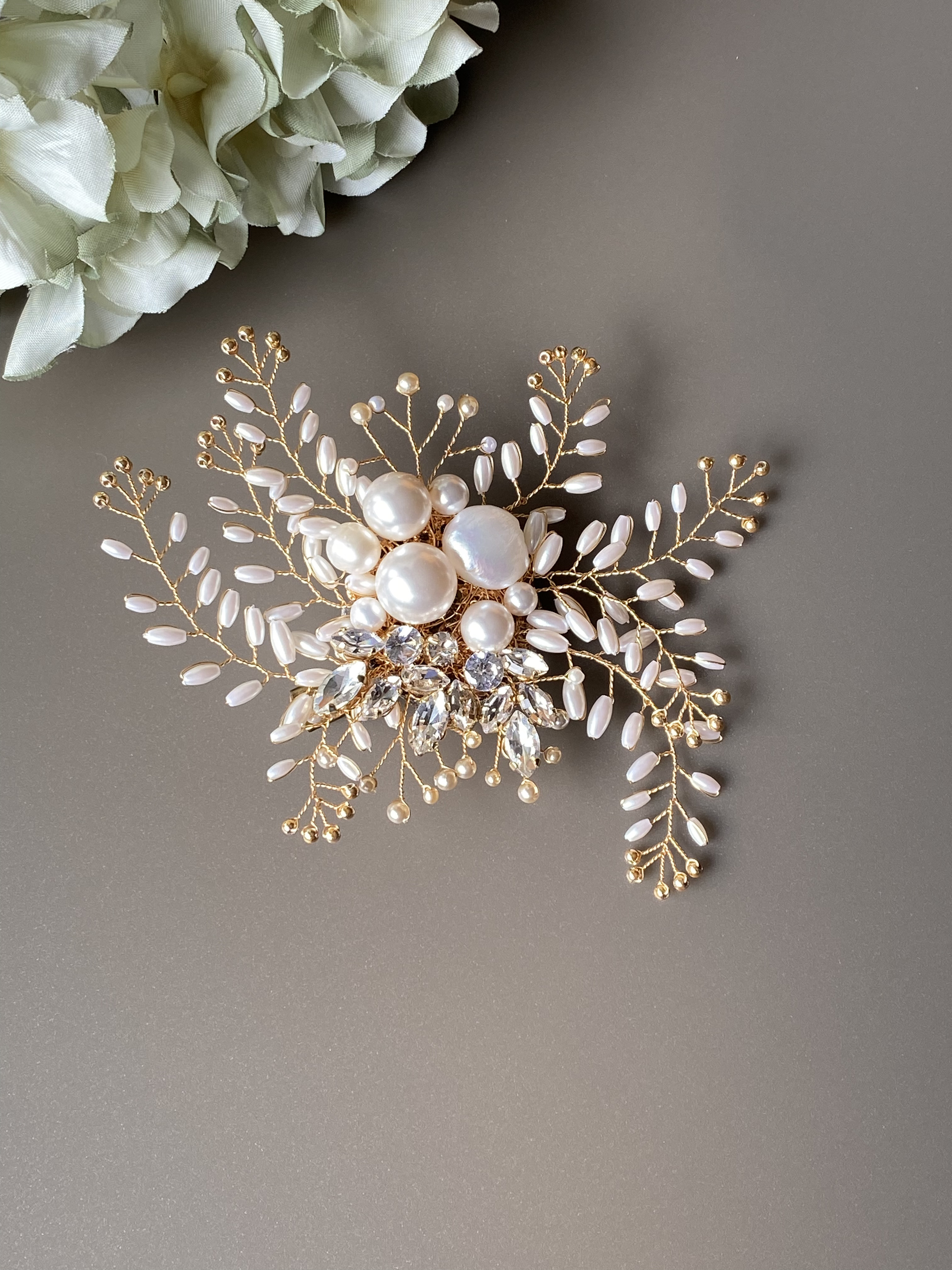 パールとビジューの華やか小枝コサージュ(L)ゴールド〈受注制作〉フォーマル、入学式、卒業式、結婚式、贈り物