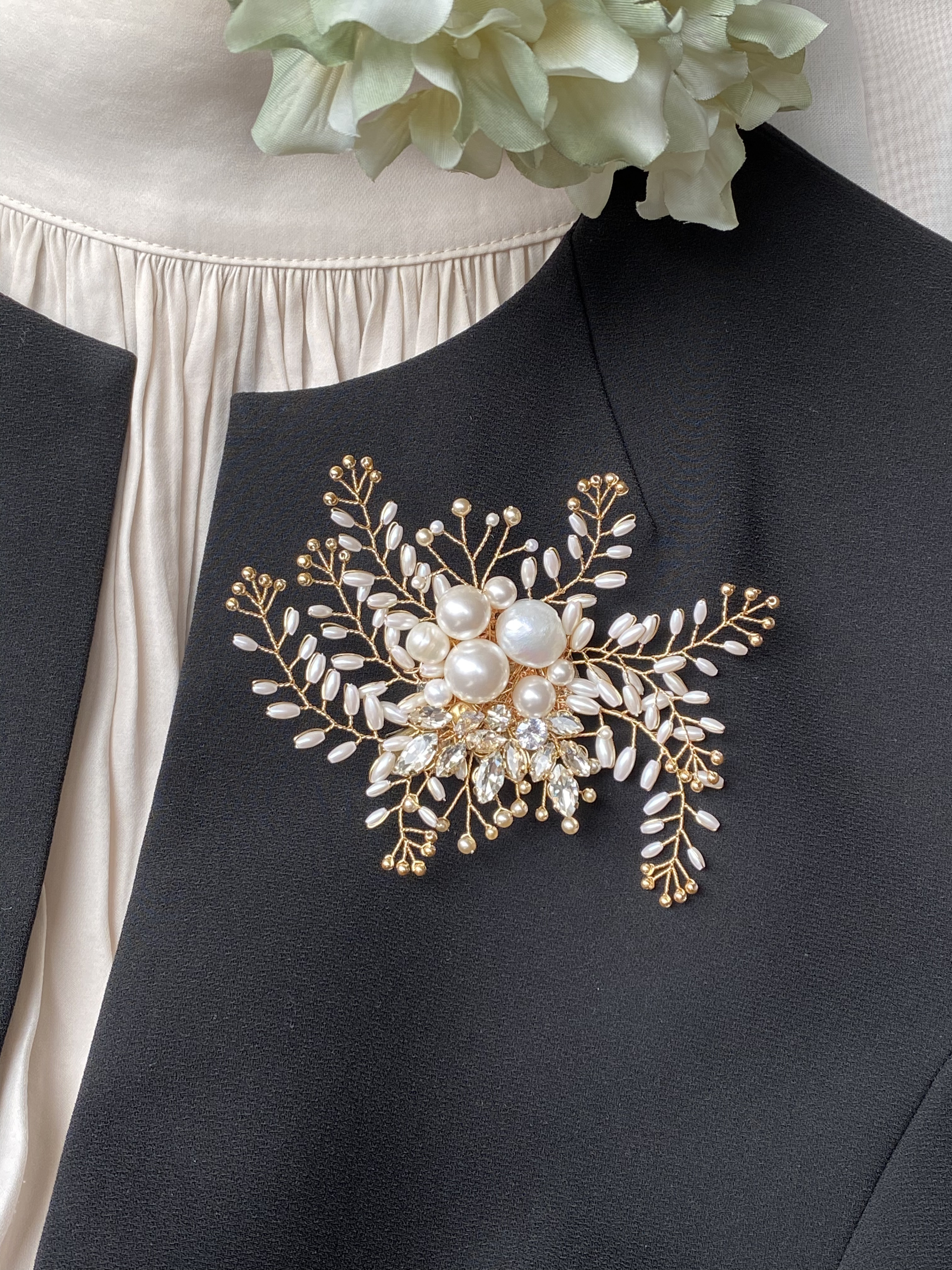 パールとビジューの華やか小枝コサージュ(L)ゴールド〈受注制作〉フォーマル、入学式、卒業式、結婚式、贈り物