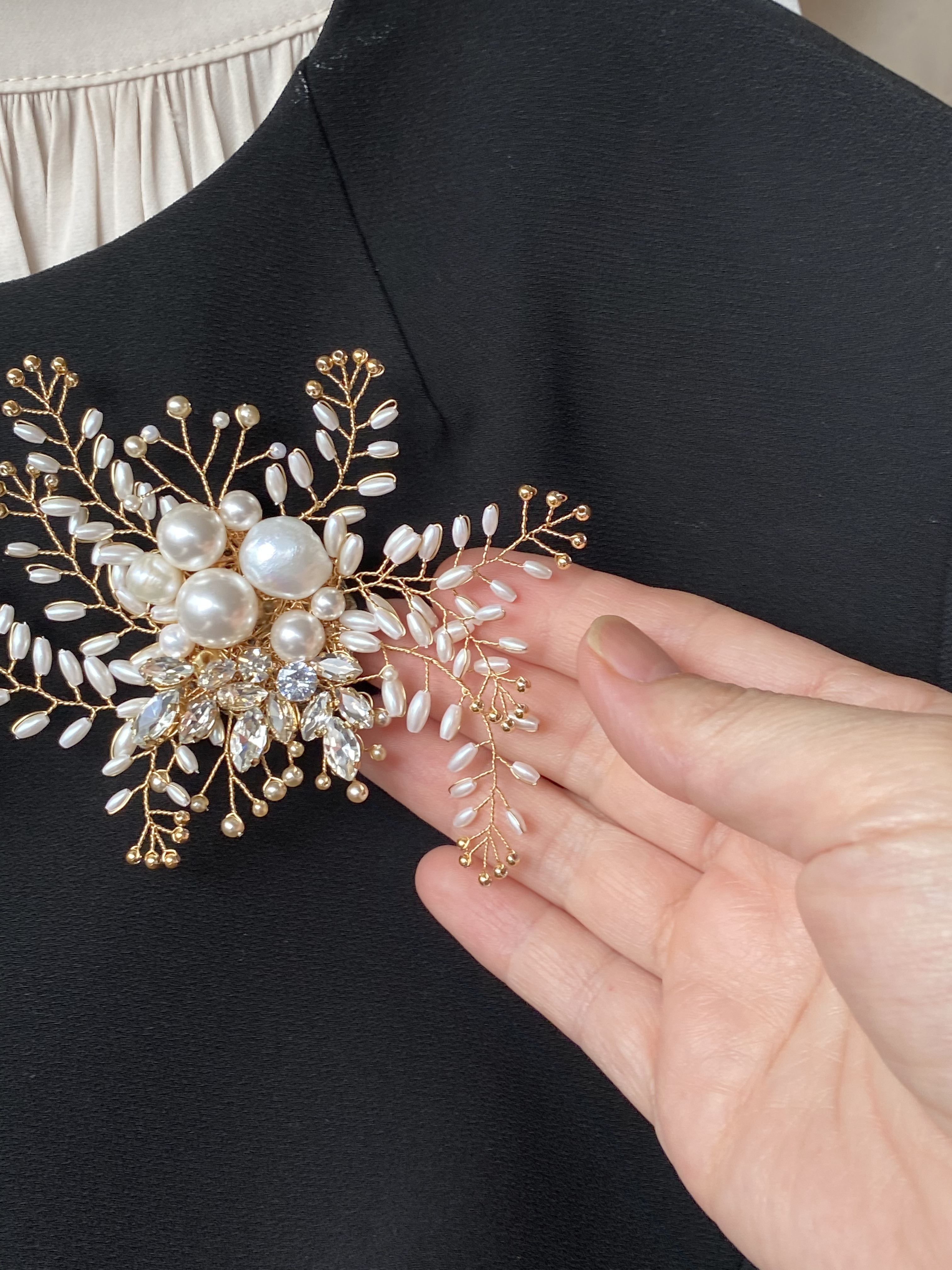 パールとビジューの華やか小枝コサージュ(L)ゴールド〈受注制作〉フォーマル、入学式、卒業式、結婚式、贈り物