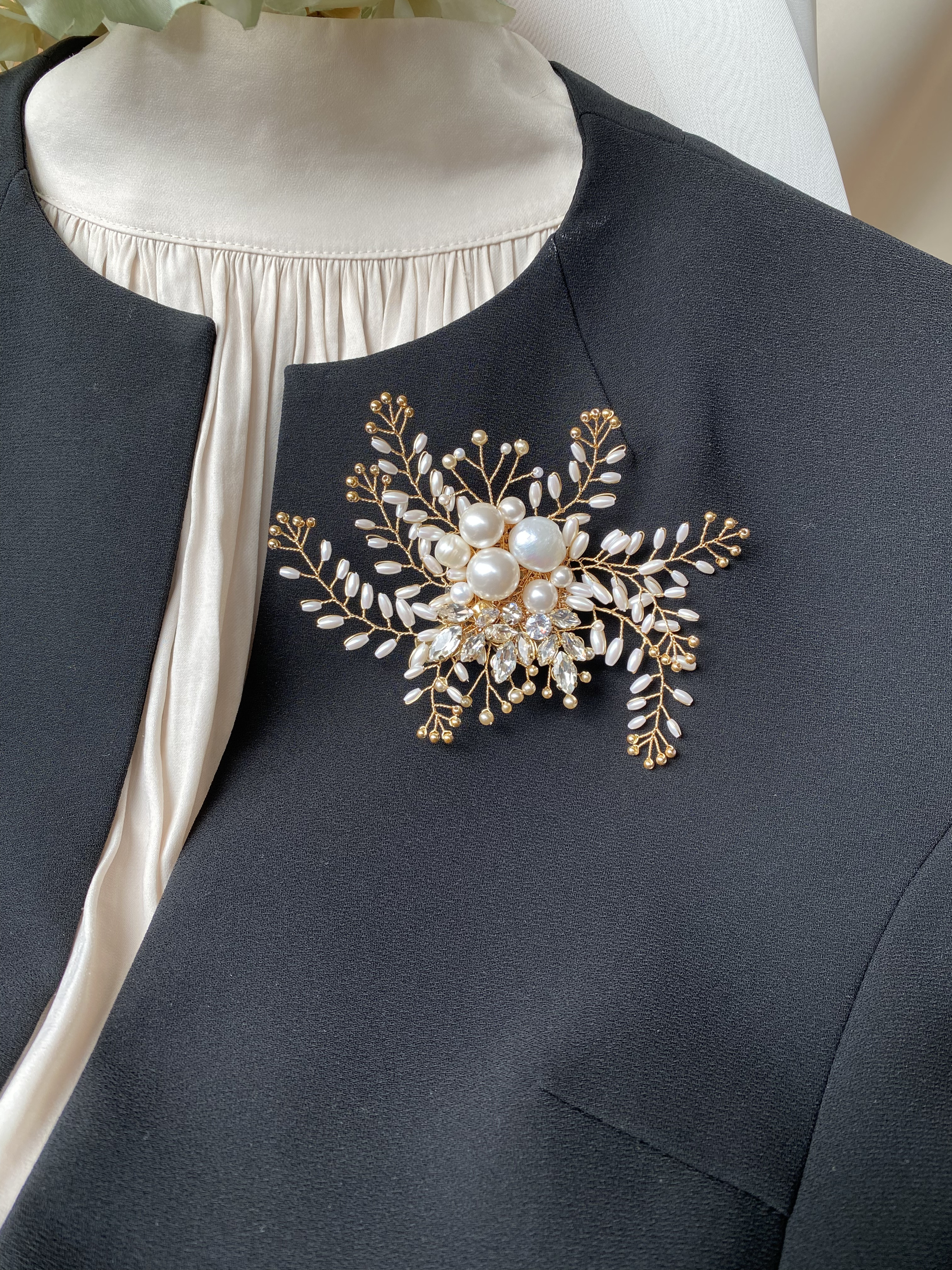 パールとビジューの華やか小枝コサージュ(L)ゴールド〈受注制作〉フォーマル、入学式、卒業式、結婚式、贈り物