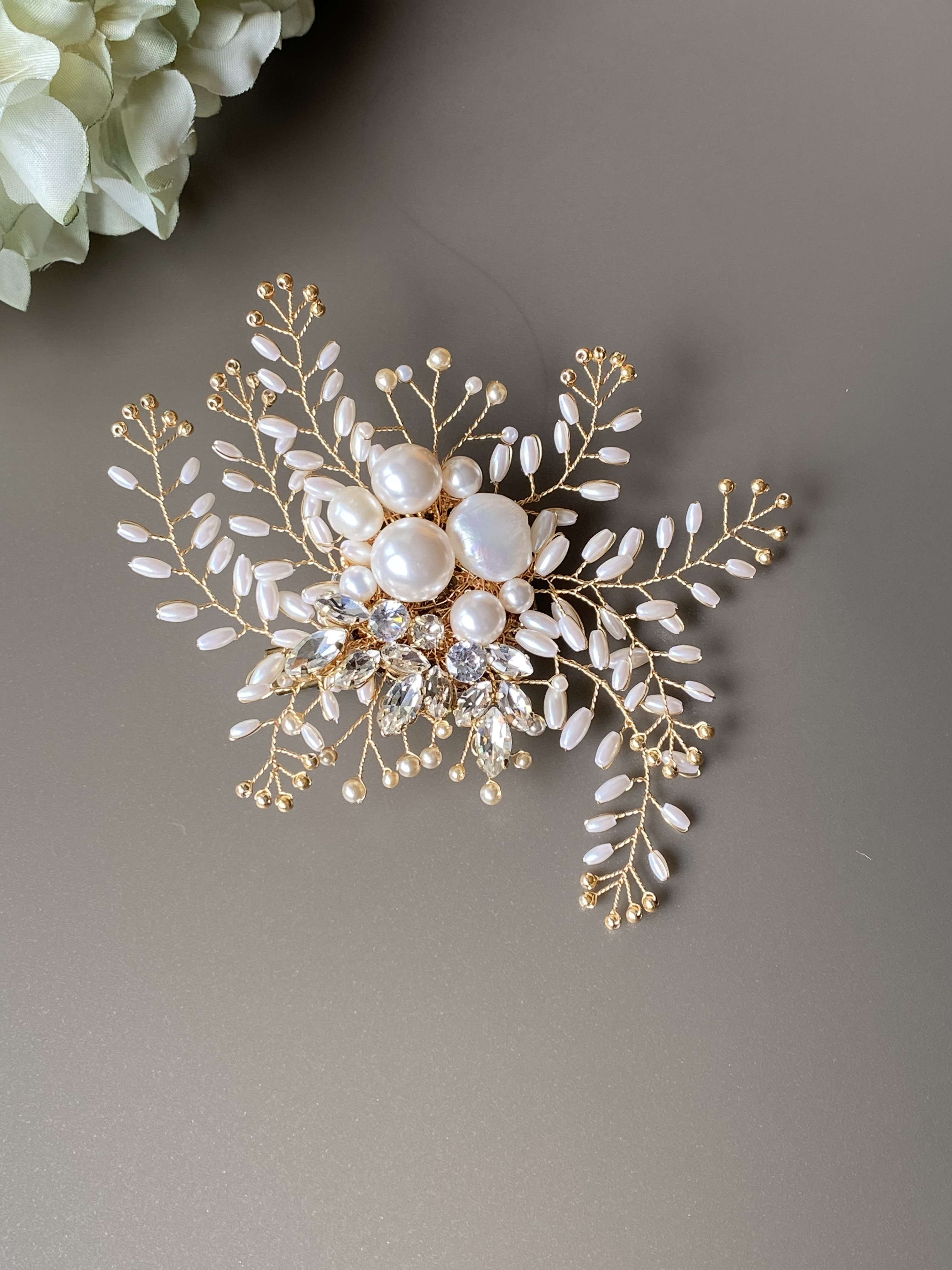 パールとビジューの華やか小枝コサージュ(L)ゴールド〈受注制作〉フォーマル、入学式、卒業式、結婚式、贈り物