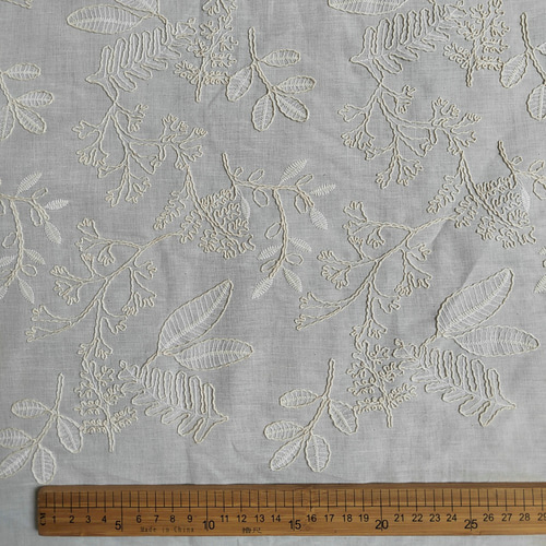 ベージュの刺繍花柄 立体刺繍 100%コットン生地 [EG-1901034