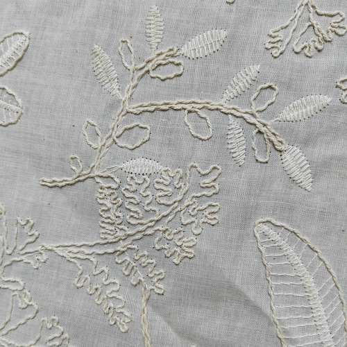 ベージュの刺繍花柄 立体刺繍 100%コットン生地 [EG-1901034