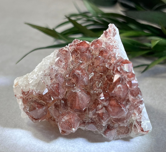 ストロベリーファントムクォーツ　クラスター　自立　ファイヤークォーツ　苺水晶⑥ ファントム ストロベリー クォーツ ファイヤー クラスター 原石