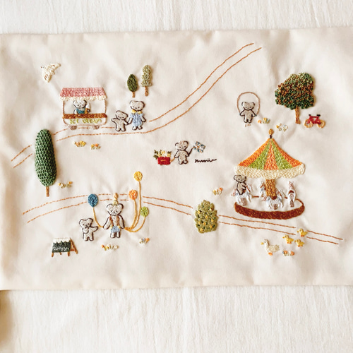 あーちゃん様オーダー　ハンドメイド　ブックカバー　手刺繍 topaz様オーダー ハンドメイド ブックカバー 手刺繍 文庫本