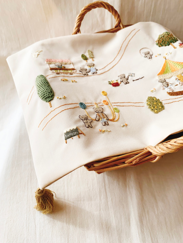 手刺繍のレトロバスケット・雑貨・ブックカバー『くまちゃんの
