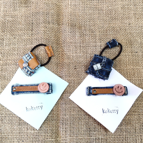 デニムリメイク☆革タグチャーム☆スマイル☺️☆10個セット リメイクデニムと本革で作った ヘアアクセサリーセット A ヘアゴム