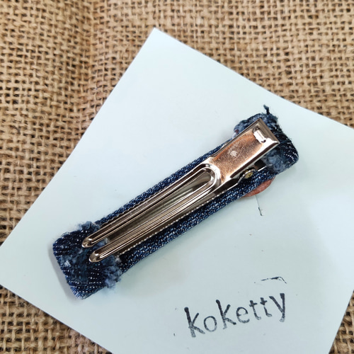 ［SALE］デニムリメイク  ヘアクリップ  革タグ SALE］デニムリメイク ヘアクリップ 革タグ