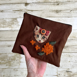 大人かわいい猫ちゃんと手刺繍金木犀のフラットポーチ　国産帆布　コットン　オランダ産ゴブラン　秋　ボタン　小物入れ 10枚目の画像