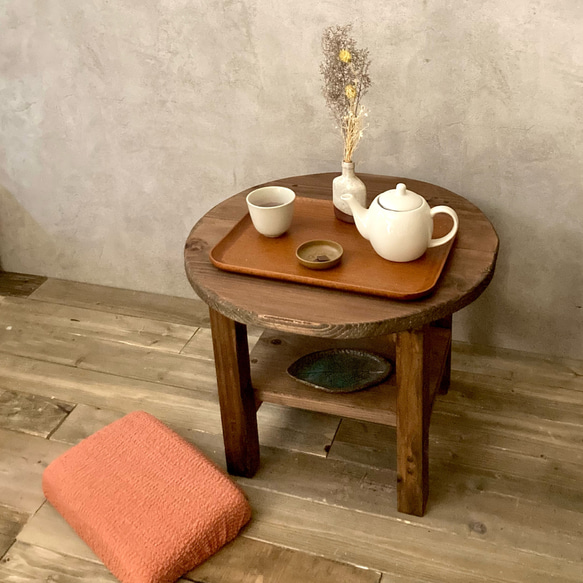 丸いサイドテーブル　国産杉無垢材　禅　ティーテーブル　ソファーテーブル　北欧　シャビー　センターテーブル　ダーク 5枚目の画像