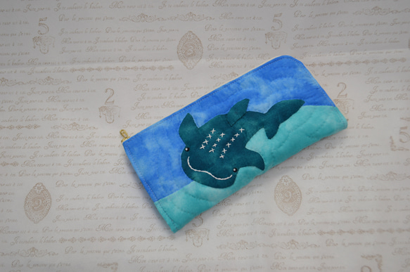 L字ファスナー長財布 ジンベイザメさんの夏の海【マチ付きです♪】ハワイアンキルト 1枚目の画像