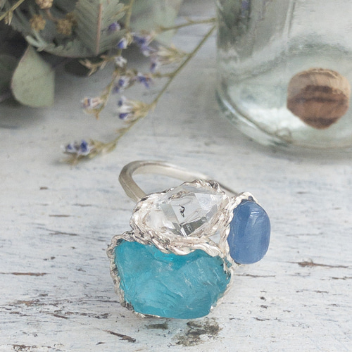 silver アパタイト原石とカイヤナイト・クリスタルのリング 指輪