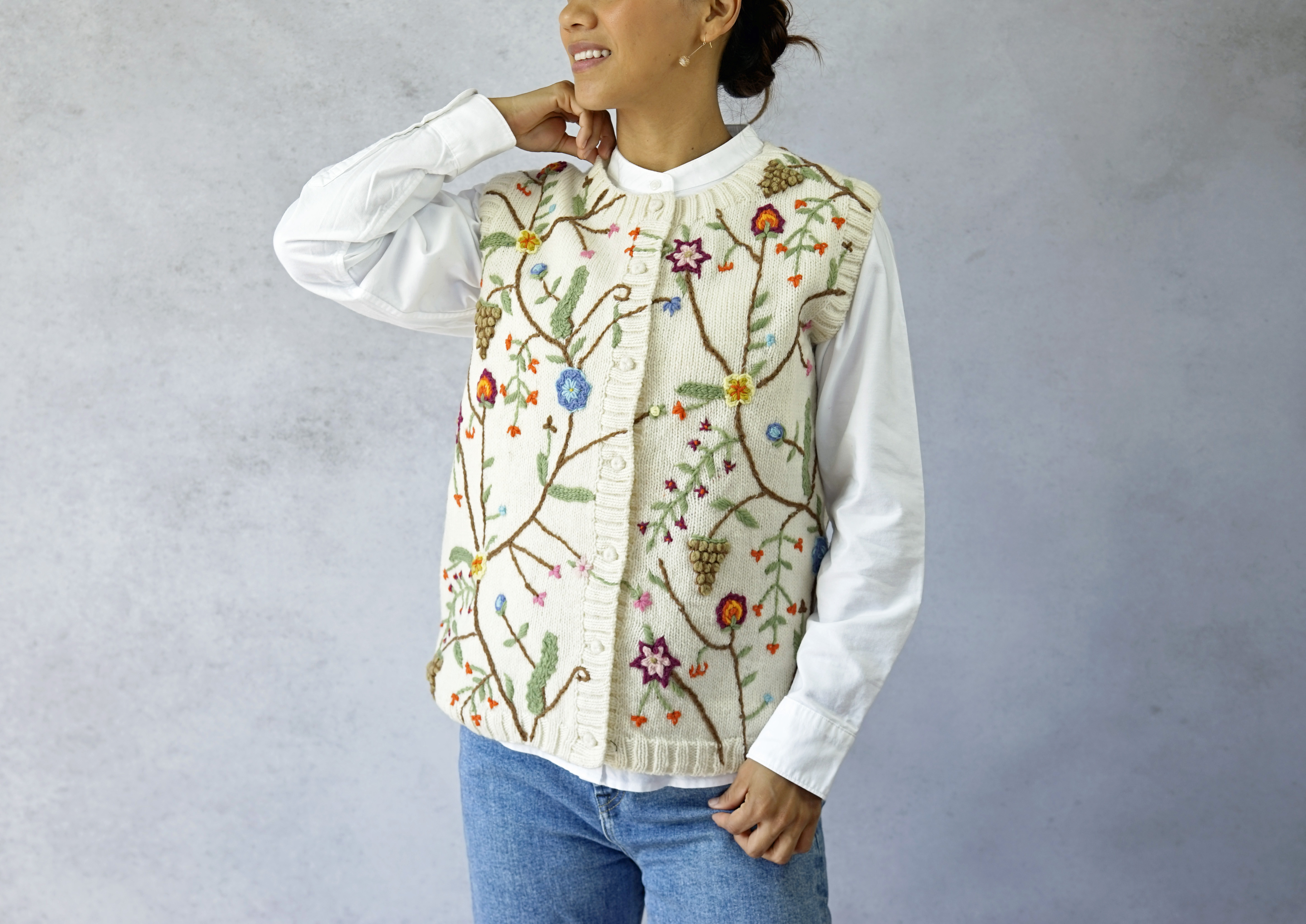 【即納可】ウール・総刺繍ベスト（S-370031-ホワイト）・ペルーニット