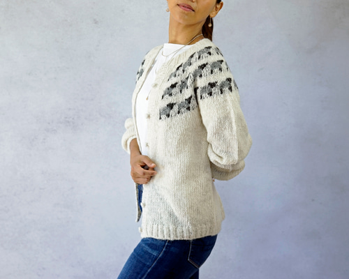 ラスト1点【即納可】手紡ぎアルパカ・ヒツジ柄求心編みカーディガン（S