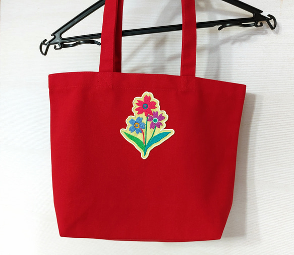 トートバッグには花 刺繍 オリジナル 可愛い 赤 レッド 花束 かわいい