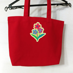 トートバッグには花 刺繍 オリジナル 可愛い 赤 レッド 花束 かわいい カワイイ ワッペン アップリケ 4枚目の画像