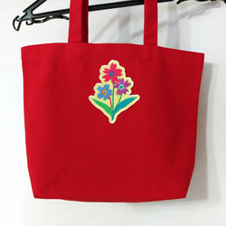 トートバッグには花 刺繍 オリジナル 可愛い 赤 レッド 花束 かわいい カワイイ ワッペン アップリケ 7枚目の画像