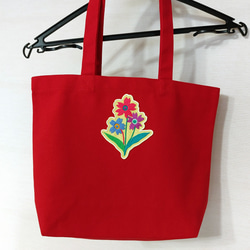 トートバッグには花 刺繍 オリジナル 可愛い 赤 レッド 花束 かわいい カワイイ ワッペン アップリケ 2枚目の画像