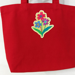 トートバッグには花 刺繍 オリジナル 可愛い 赤 レッド 花束 かわいい カワイイ ワッペン アップリケ 5枚目の画像