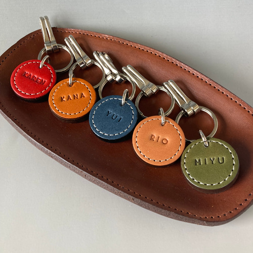 レザー 丸型ケース キーホルダー付き 名入れ無料】小さな丸型キーホルダー【直径3cm】栃木レザーヌメ革