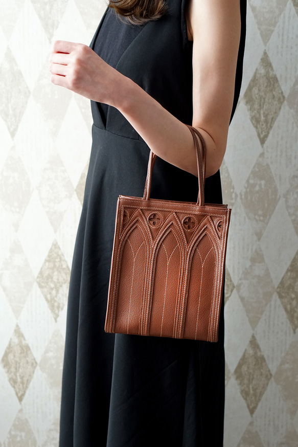 【限定色】中世ゴシック建築モチーフの「カテドラルバッグ1C」（本革製）／ブラウン brown cathedral bag 3枚目の画像