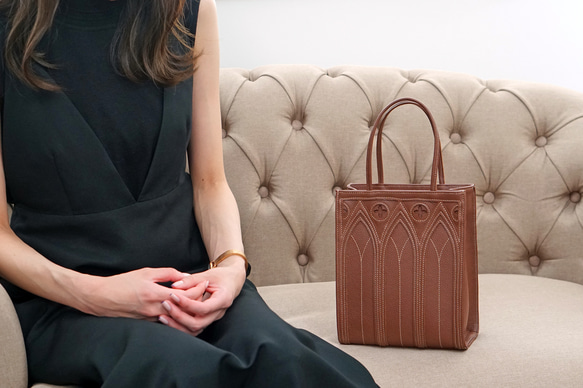 【限定色】中世ゴシック建築モチーフの「カテドラルバッグ1C」（本革製）／ブラウン brown cathedral bag 4枚目の画像