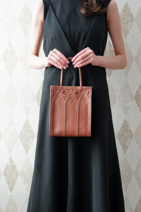 【限定色】中世ゴシック建築モチーフの「カテドラルバッグ1C」（本革製）／ブラウン brown cathedral bag 2枚目の画像