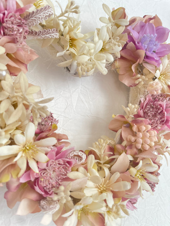 ハートリース　ピンクベージュ　アーティフィシャルフラワー　造花　ギフト　インテリア　ウェルカムリース 3枚目の画像