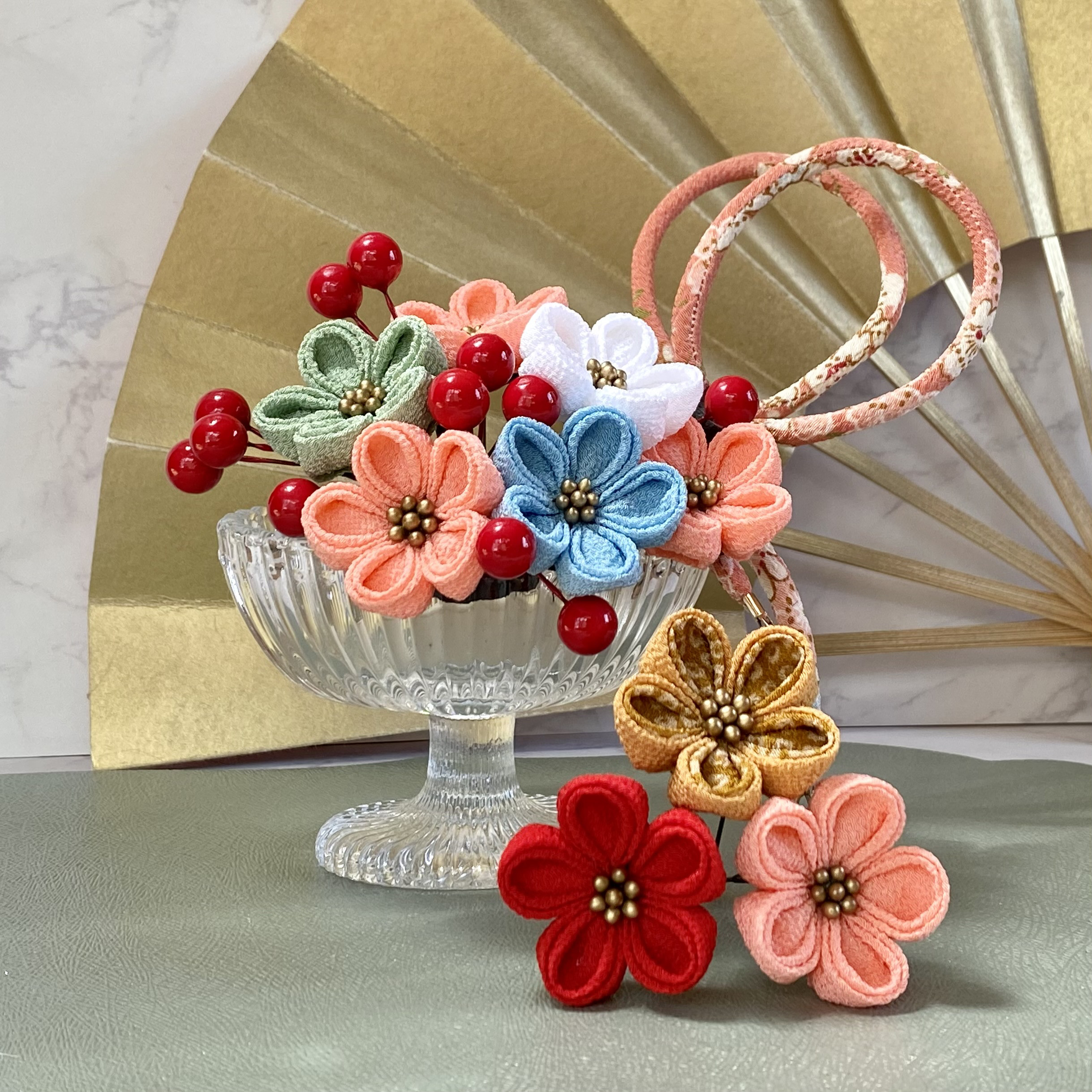 《受注制作》 【金平糖】〈小珠と丸紐の髪飾り〉⭐︎OP充実⭐︎ ボブ ショート つまみ細工 成人式 卒業式