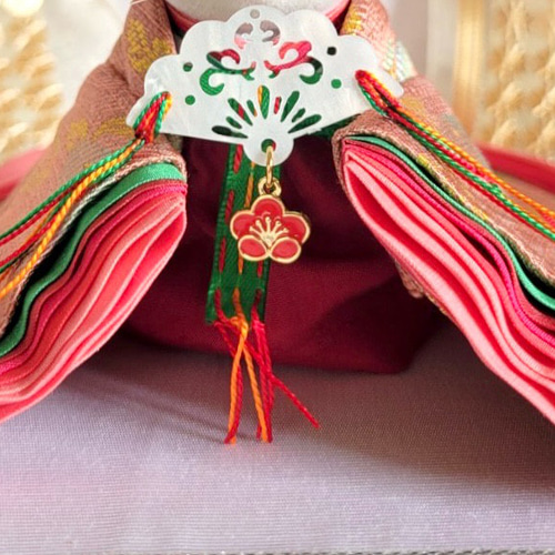 624 おひなさま 小さな着せ替えお着物〈お姫様〉十二単 正絹珊瑚色地に