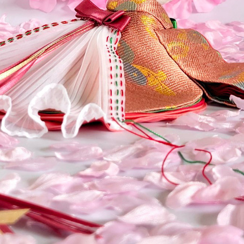 624 おひなさま 小さな着せ替えお着物〈お姫様〉十二単 正絹珊瑚色地に