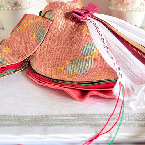 624 おひなさま 小さな着せ替えお着物〈お姫様〉十二単 正絹珊瑚色地に