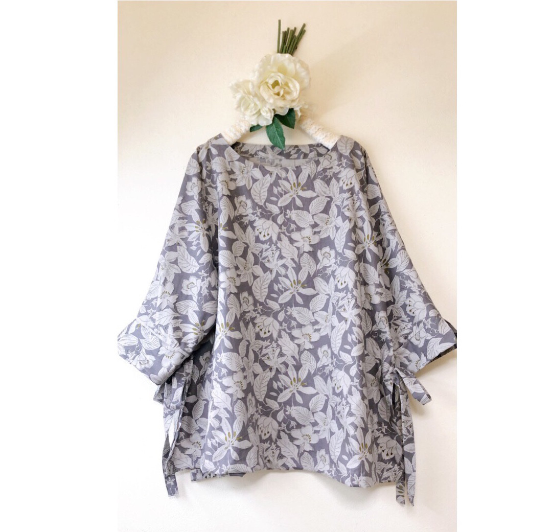 秋の新作❤️ボタニカル♡七分袖チュニックブラウス❤️グレー系❤️ゆったりプルオーバー❤️微起毛コットン100%