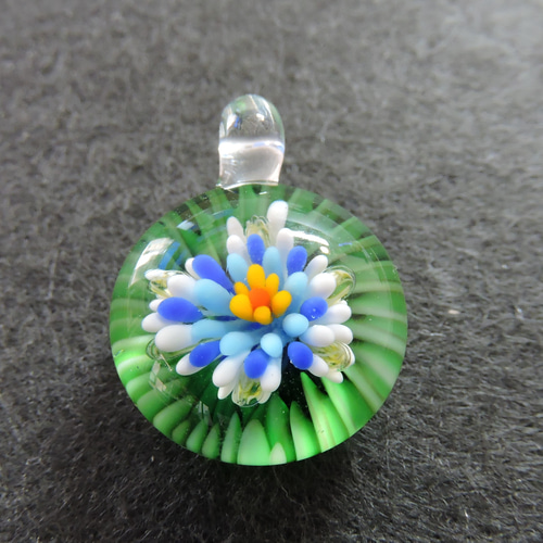 ガラスのペンダントトップ・青と白の小さな花【オープンセール品