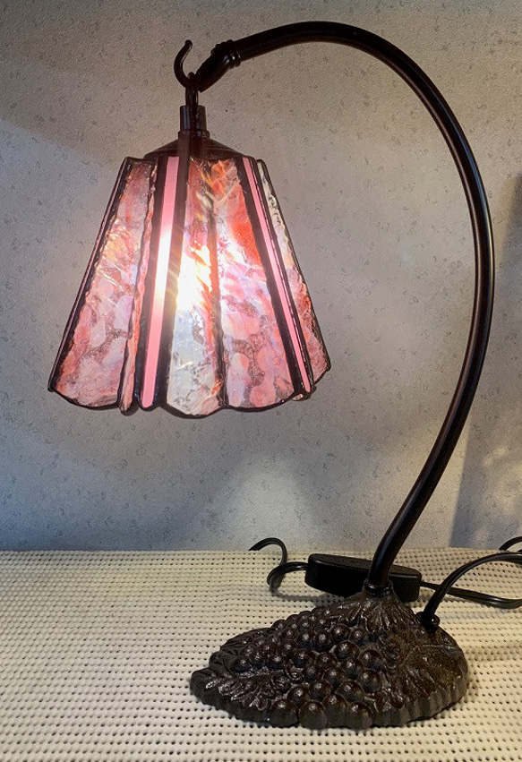 「グースネックのランプ・ピンク」ステンドグラス、照明　 1枚目の画像