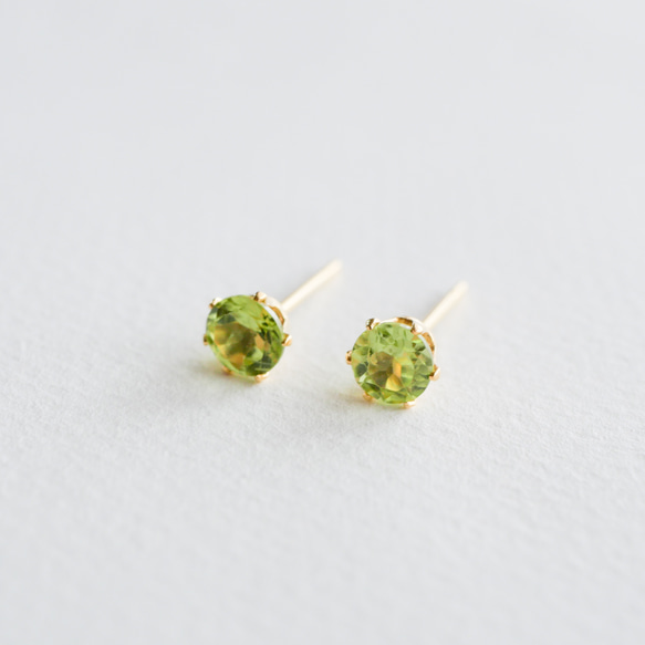 つけっぱなしOK！ペリドットの一粒ピアス 8月誕生石 ３ｍｍ サージカルステンレス　金属アレルギー対応　小さい　小粒 9枚目の画像