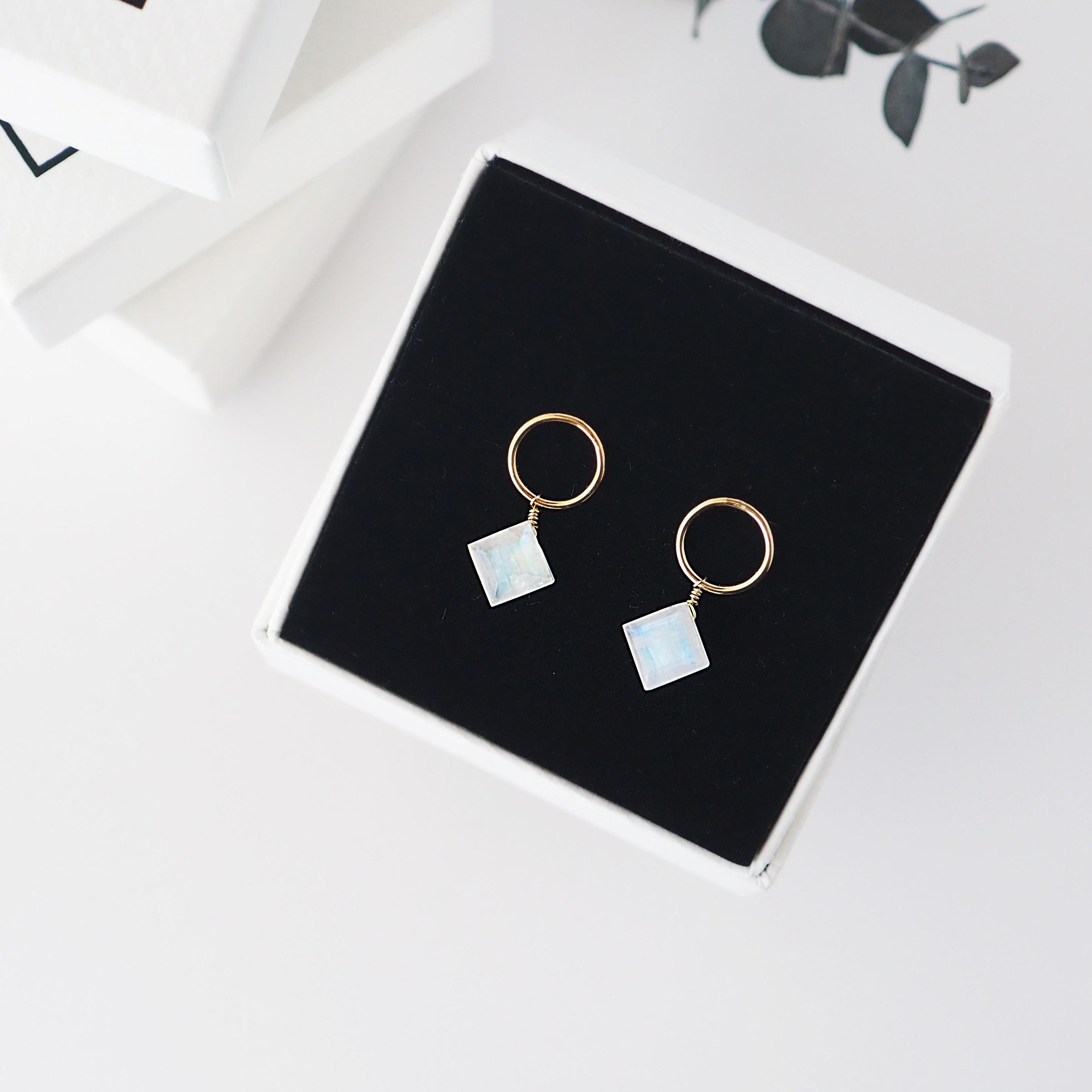 レインボームーンストーンピアス   / 6月の誕生石