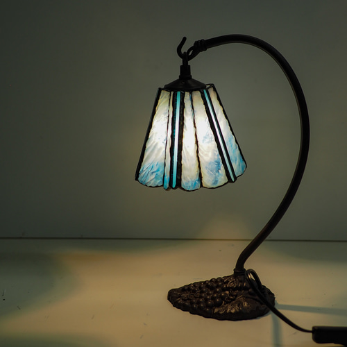 グースネックのランプ・水色 ステンドグラス、スカイブルー、照明 卓上