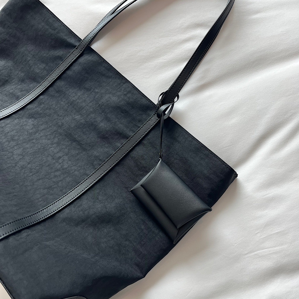 ナイロンレザー　トートバッグ　L  大容量バッグ　通勤バッグ　旅行バッグ　本革ミニポーチ付き　名入れ可