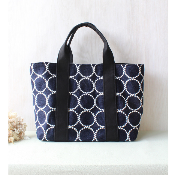 ミナペルホネン タンバリン ネイビー×ホワイト ファスナーポケット付き  