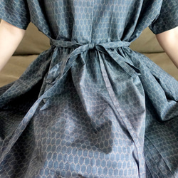 【一点モノ】大島紬 着物リメイク ギャザー ワンピース 〜 四季 で心地良い 上質 絹 100% 〜 9枚目の画像