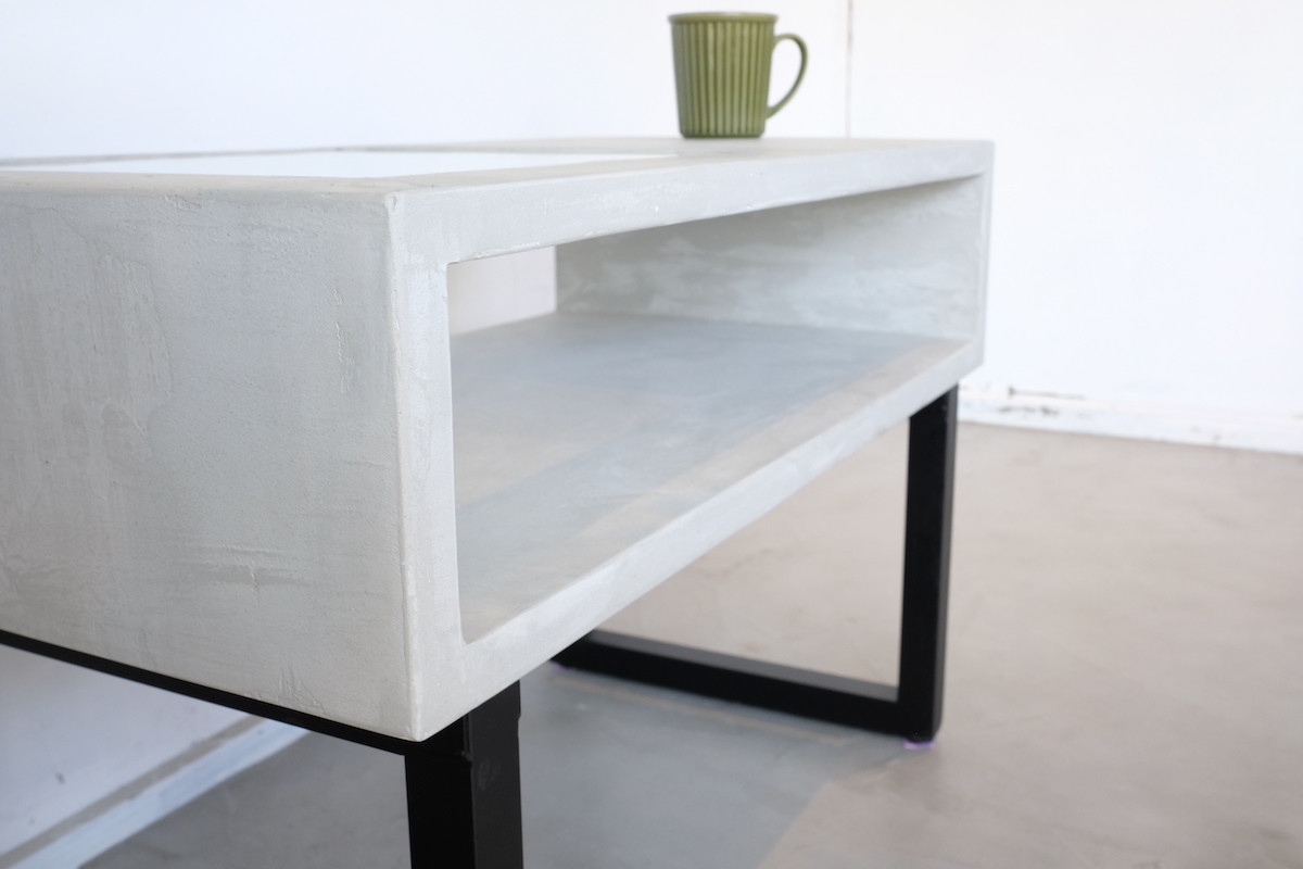 モルタル×アイアン　ガラス付きテーブル