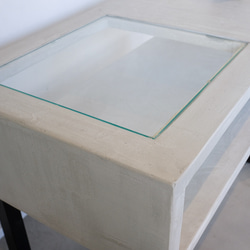 モルタル×アイアン　ガラス付きテーブル 2枚目の画像
