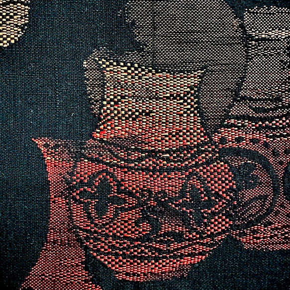 帯のタペストリー　漆黒に秋色の花器　着物リメイク インテリア　掛け軸 　和モダン　和室　Kimono 秋色 5枚目の画像